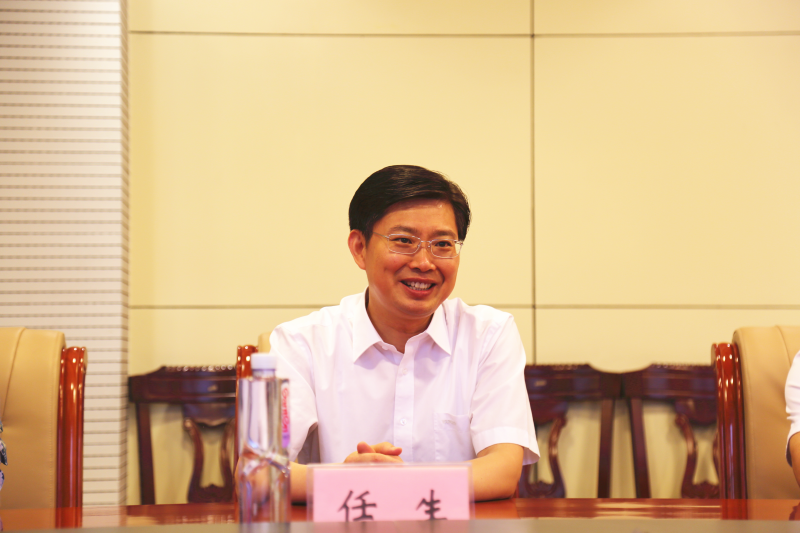 区委书记任生八一期间走访慰问驻军部队