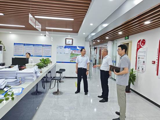 顾晓峰赴解放街道调研指导